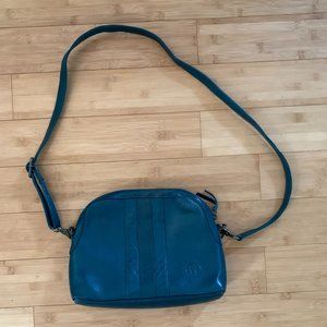 The Wanderers Travel Co Bellagio Crossbody (Color: Azzurra)
